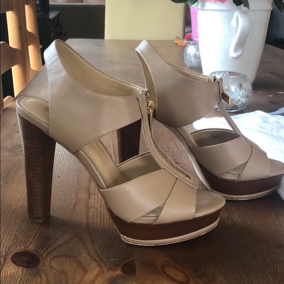 Michael Kors zip front sandals - Picture 2 of 6